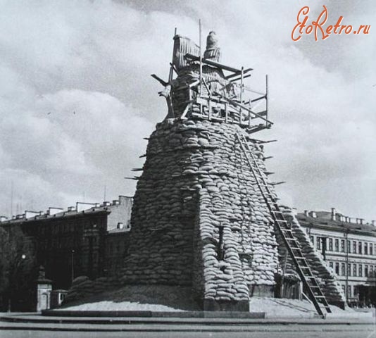 Санкт-Петербург - Памятник Николаю I в годы блокады Ленинграда