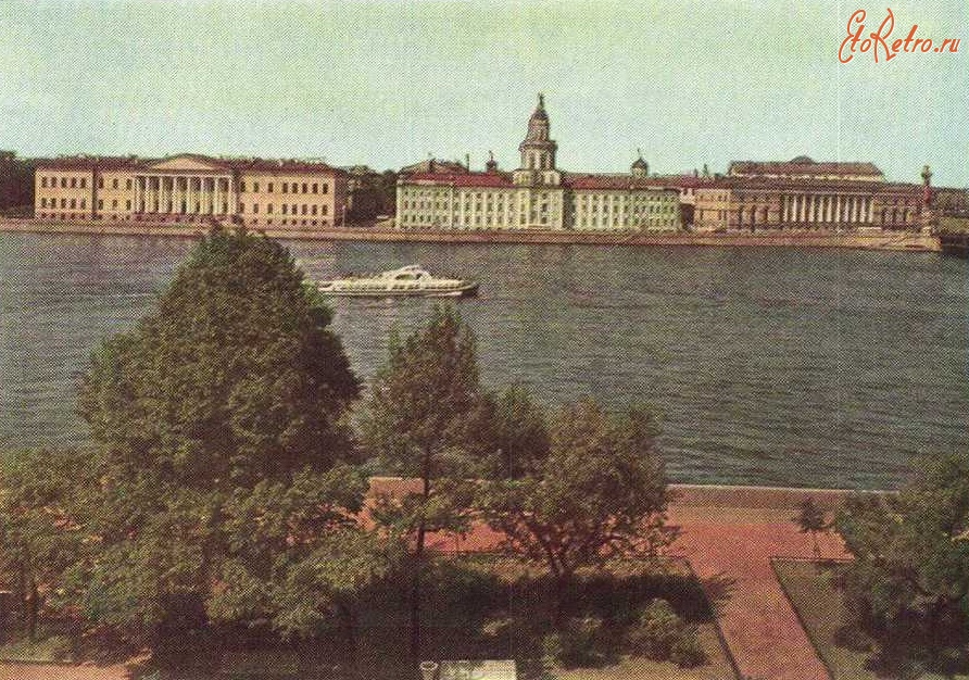 Санкт-Петербург - Вид на Университетскую набережную.