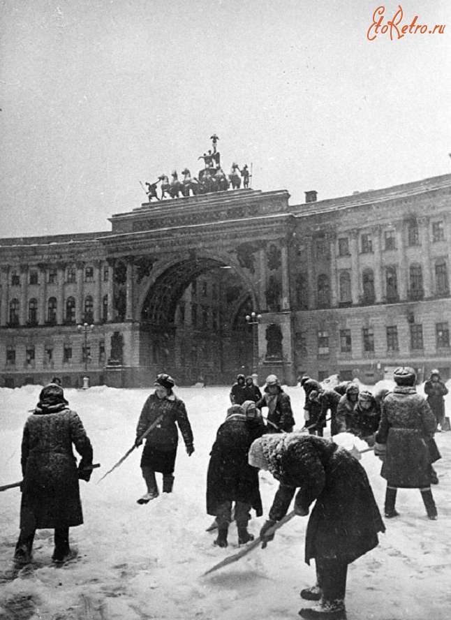 Санкт-Петербург - Уборка снега на Дворцовой площади
