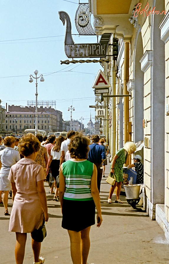 Санкт-Петербург - Невский проспект в районе ресторана 