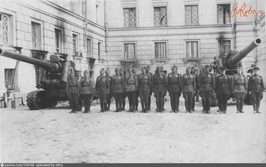 Санкт-Петербург - Личный состав одной из батарей 73-го корпусного артиллерийского полка после награждения