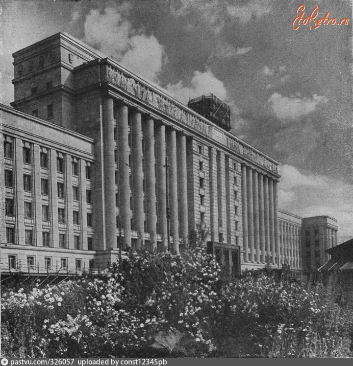 Санкт-Петербург - Дом Советов в Ленинграде. Фрагмент фасада