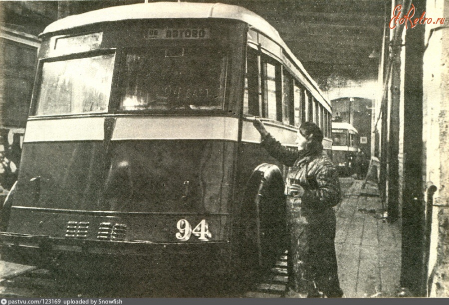Санкт-Петербург - Окраска отремонтированных троллейбусов 20 марта 1944 года