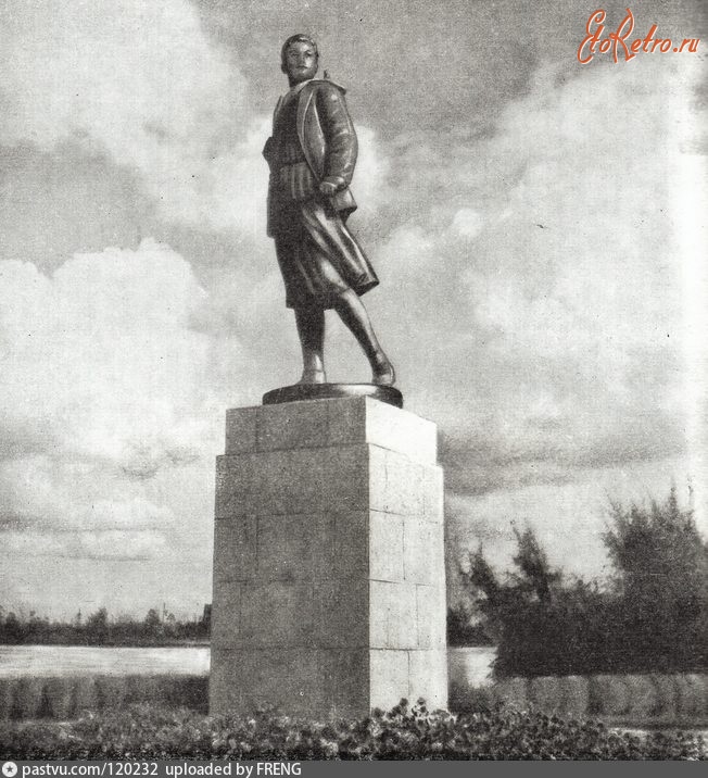 Санкт-Петербург - Памятник Зое Космодемьянской в Московском парке Победы
