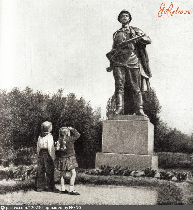 Санкт-Петербург - Памятник Александру Матросову в Московском парке Победы