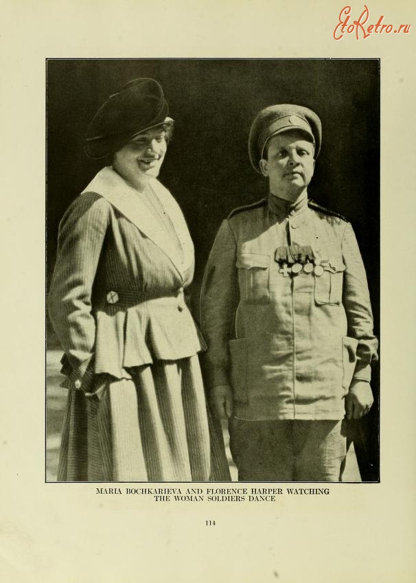 Санкт-Петербург - Мария Бочкарёва и Флоренс Харпер на смотре в Женском батальоне, 1917-1918
