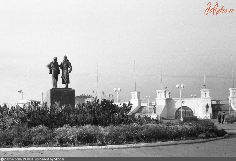 Хабаровск - Ленин и красноармеец.