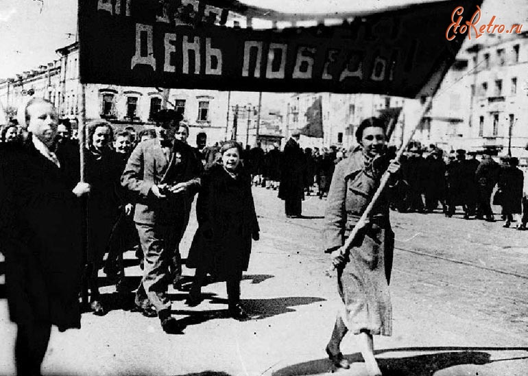 Тверь - Демонстрация жителей Калинина в День Победы