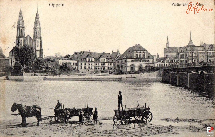 Польша - Ополе.  Вид з над Одера на Старе Місто.