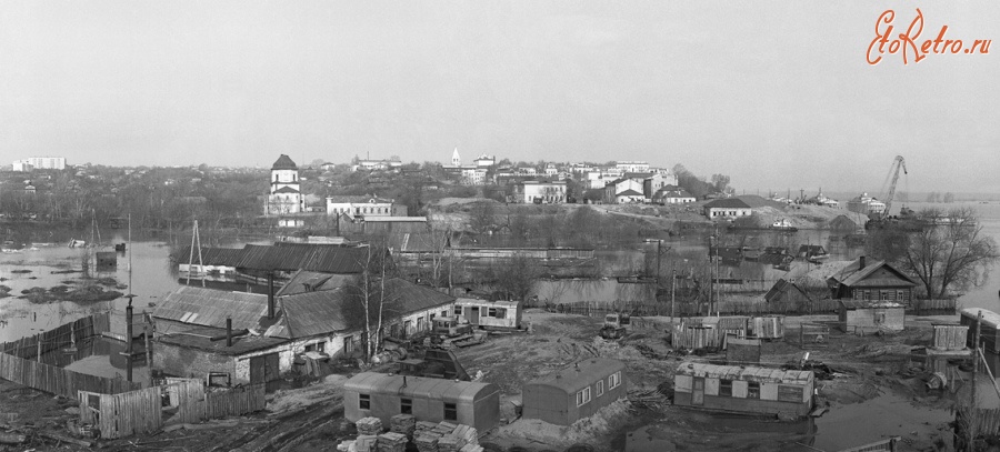 Чебоксары - Вид на город с колокольни Крестовозвиженской церкви. 1979 год, апрель