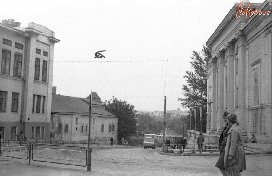 Чебоксары - Улица Розы Люксембург, кинотеатр «Родина» и гостиница «Турист». 1979 год.