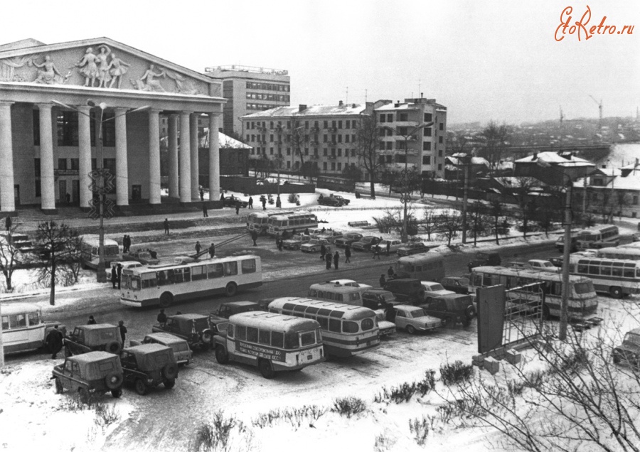 Чебоксары - Театральная площадь. Весна 1976 года.