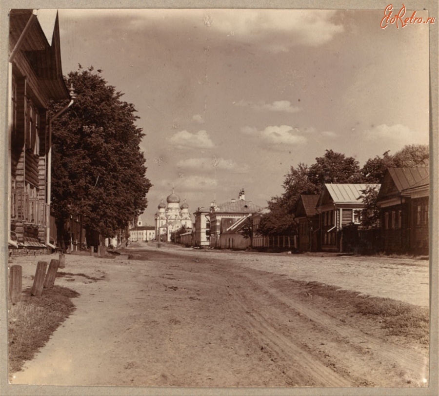 Углич - Петровская улица и женский Успенский монастырь. 1910