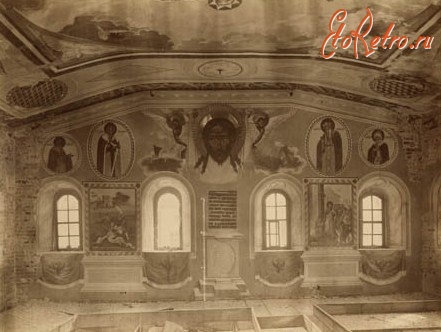 Углич - Дворец царевича Дмитрия: внутренний вид помещения второго этажа с росписью на южной стене после реставрации.