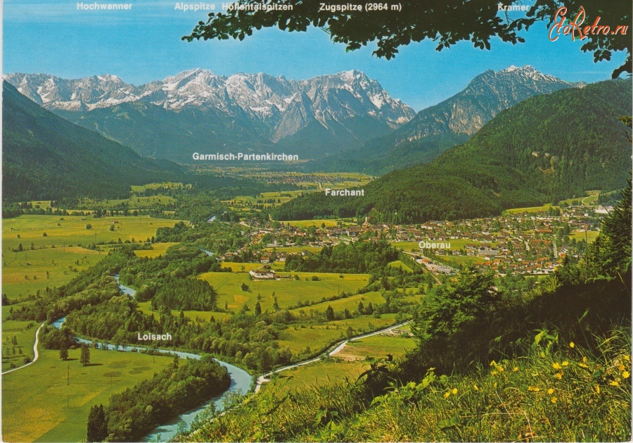 Германия - Долина реки Лойзах с панорамой Альп на горизонте.