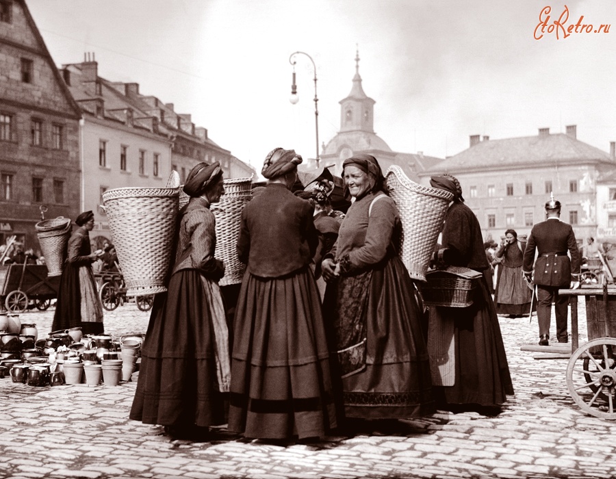 Германия - Women in Market, Bayreuth Германия