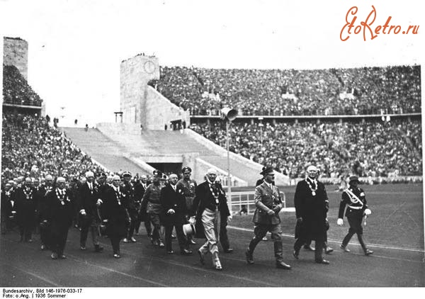 Берлин - Гитлер на Олимпийском стадионе в Берлине,