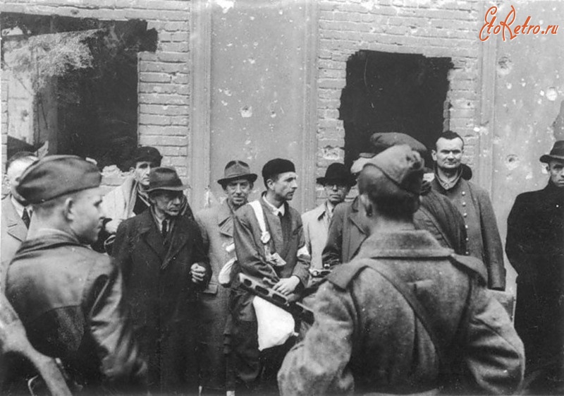 Берлин - Группа гитлеровцев, видных работников министерства пропаганды, захваченных в плен