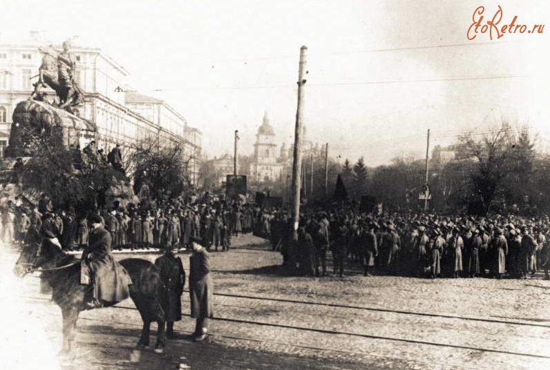 Киев - Красная Армия на Софийской площади.