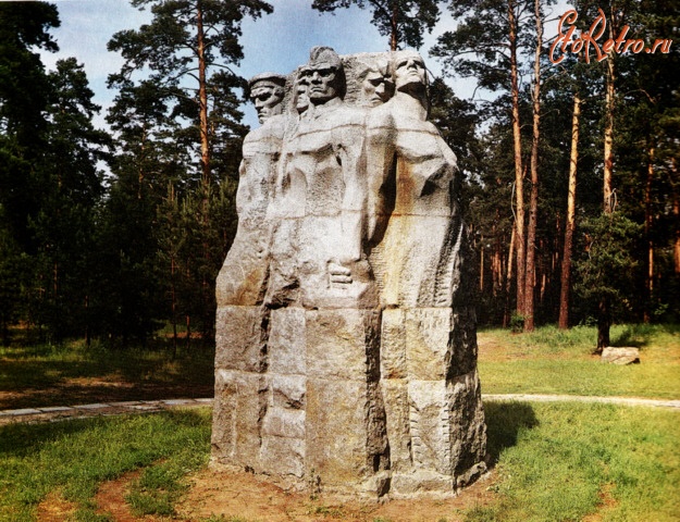 Киев - Памятник советским военнопленным, погибшим в Дарницком концлагере.