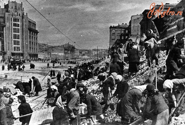 Киев - Киев. Разрушенный Крещатик в 1945 году.
