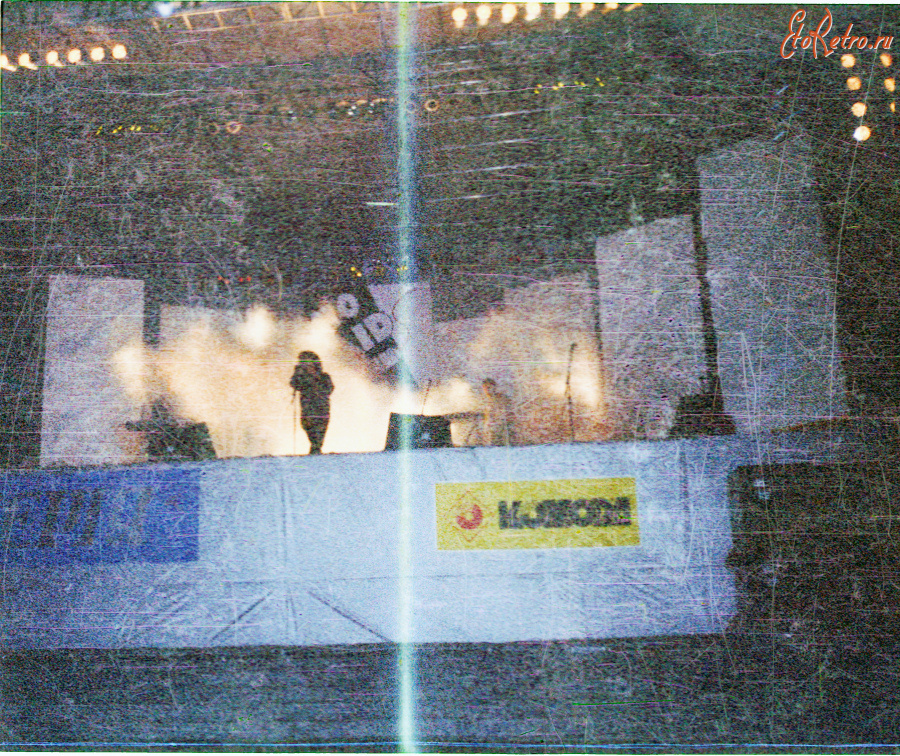 Киев - 1997 год. Украина. Киев. Ул. Крещатик. Концерт. Группа 