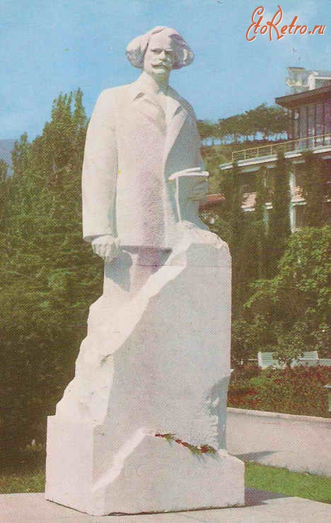 Алушта - Памятник С.М. Сергееву-Ценскому