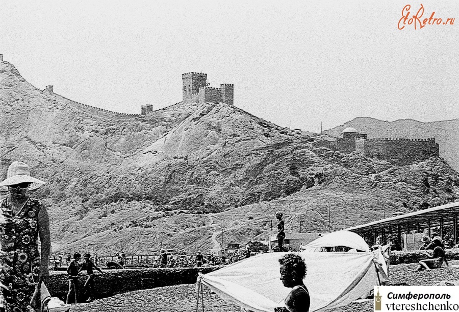 Судак - Судак. Вид с пляжа на Генуэзскую крепость - 1975