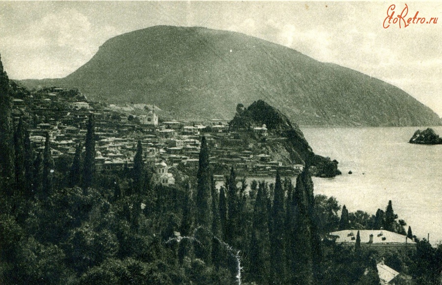 Гурзуф - Гурзуф. Кипарисовая роща на фоне Дженевеза и Ай-Петри, 1900-1917