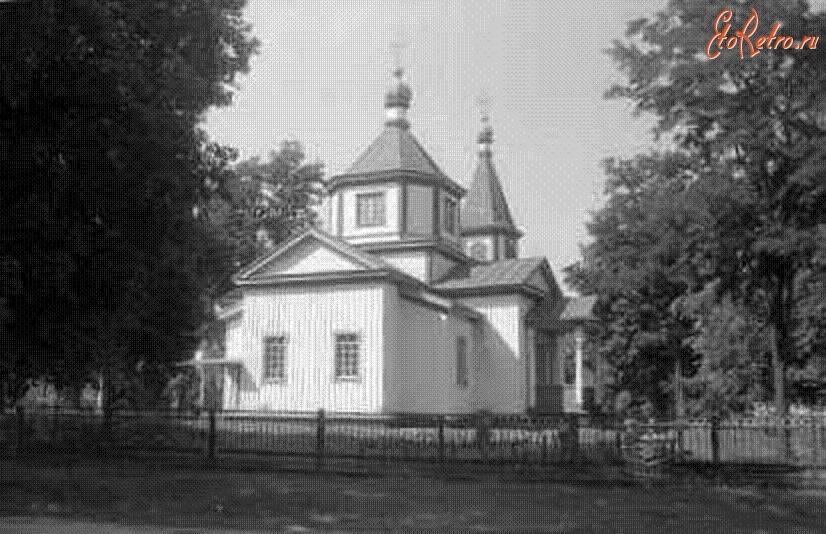 Турбов - Турбов. Деревянная Свято-Димитриевская церковь  1800 г., реставрирована 2000-х г.г. Вид с севера