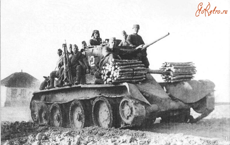 Харьков - БТ-5 под Харьковом. 1942 год.