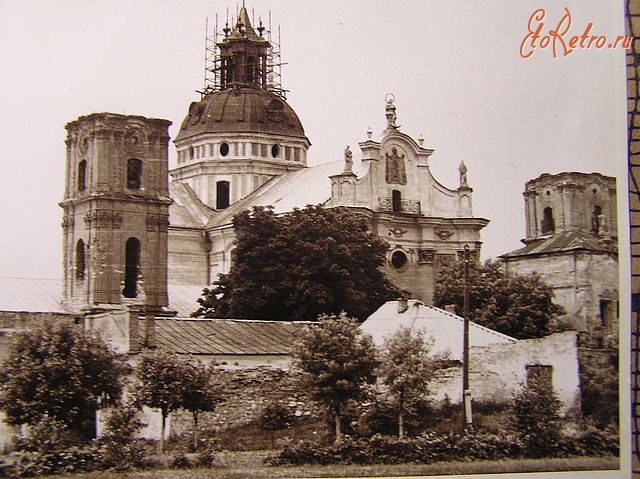 Бердичев - 70-е . начало,  80-х годов . Началась реставрация костёла Кармелитов в г. Бердичев.