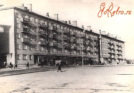 Алексеевка - Пятиэтажные дома на площади Победы