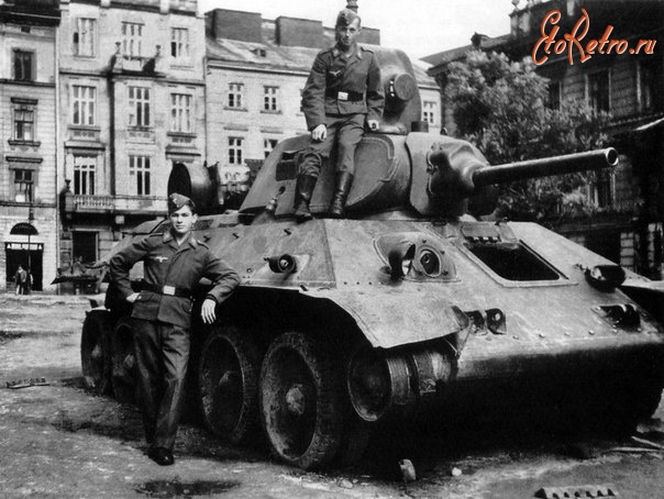 Львов - Подбитый Т-34-76 (1940г.) на улице Львова
