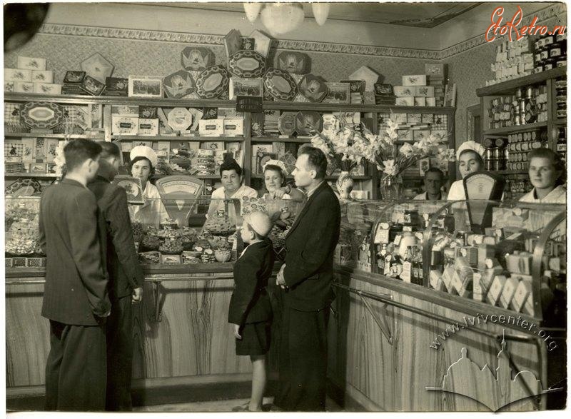 Львов - Львовский магазин 1950-х годов