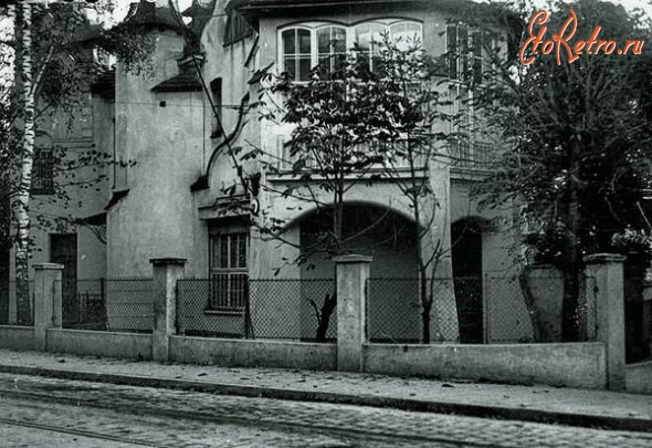 Львов - Львів.  Вілла  на вулиці Набеляка, в якій у 1927-1939 роках було розташоване консульство СРСР.