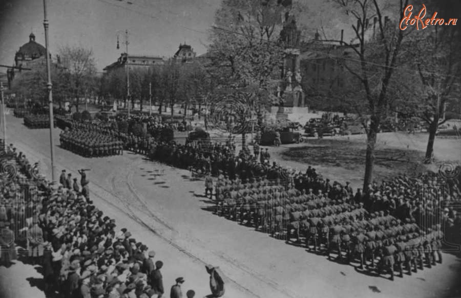 Львов - Львів.  Парад 1 травня 1940 року на нинішньому пр.Свободи.