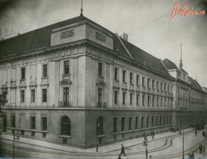 Львов - Львів. Головну пошту відреставрували у 1922-1923 роках.