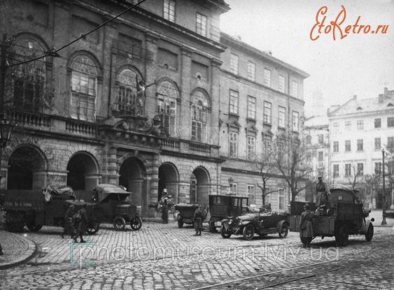 Львов - Львів.  Площа Ринок  під час революції 1918-1919 роках.