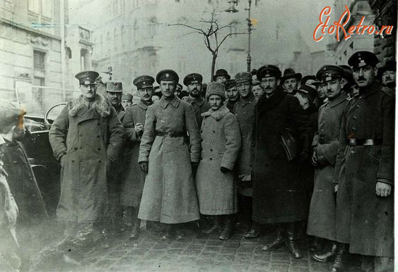 Львов - Львів.  Делегація ЗУНР та УНР на вул.3 Мая у листопаді 1918 року.