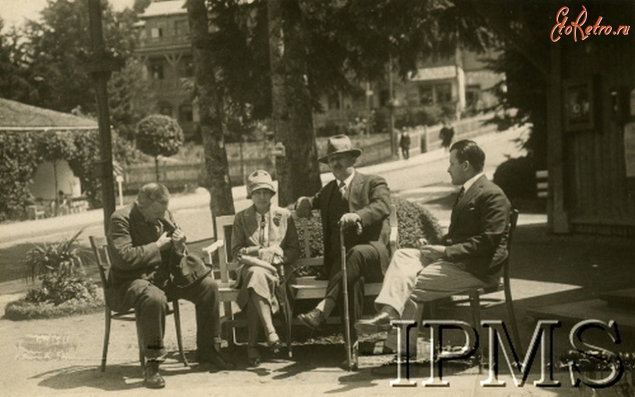 Трускавец - Казимир Бартель і Марія Бартель (в середині), відпочивають в Трускавці. - 1930р.