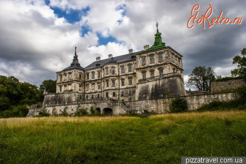 Золочев - Підгорецький  замок (1635-1640 рр,)  із залами періоду 1880-1910 років.