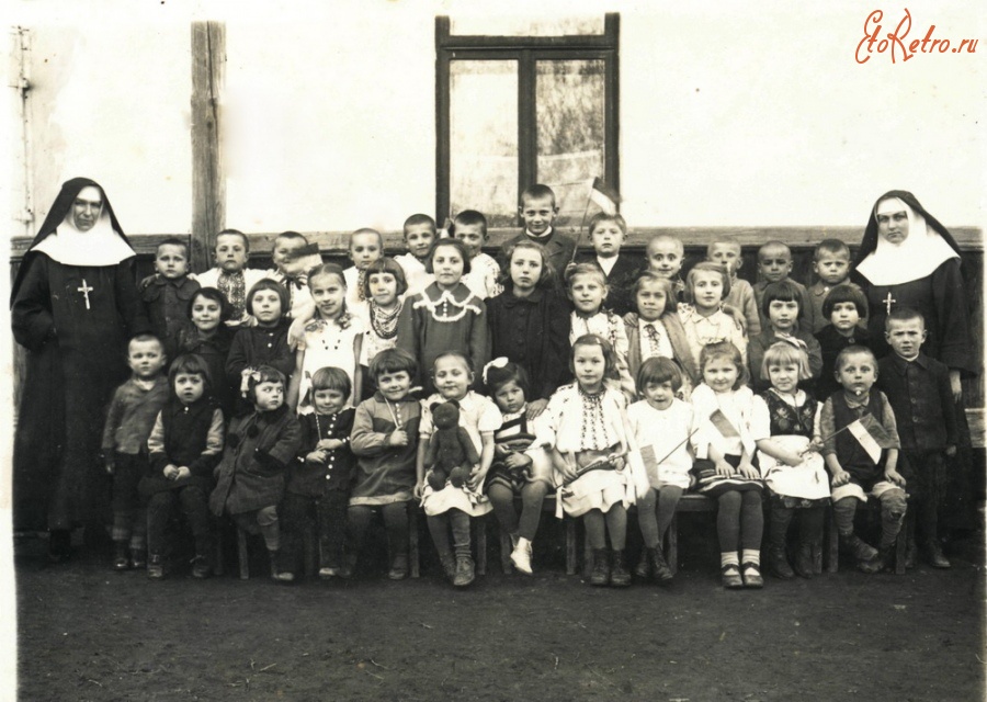 Старый Самбор - Захоронка в Старому Самборі.  Сестри Служебниці  проводили близько 90 дитячих дошкільних установ у різних куточках Галичини.