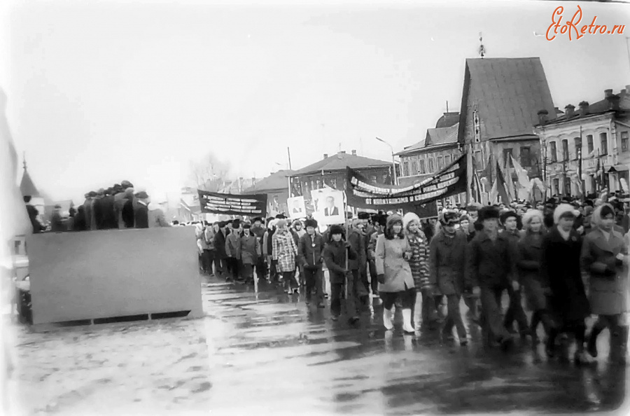 Вязники - Праздничная демонстрация 7-го Ноября.