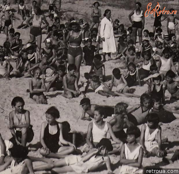 Затока - Бугаз.  Дети санатория на пляже.