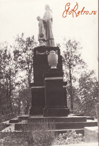 Диканька - С.Байрак. Памятник погибшим в войну.