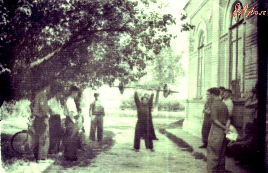Диканька - Студенти Писарівщинського ветзоотехнікуму на дозвіллі. 1957