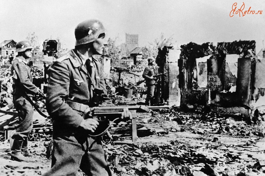 Волгоград - Немецкие войска в разоренном Сталинграде, начало 1943 года.