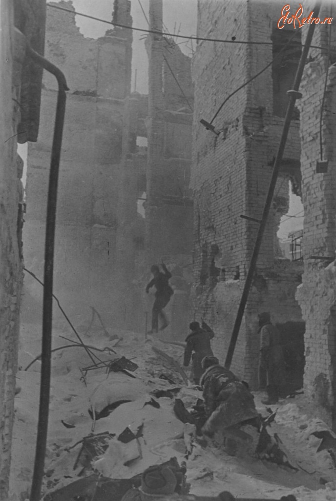 Волгоград - Советские войска в бою в Сталинграде.