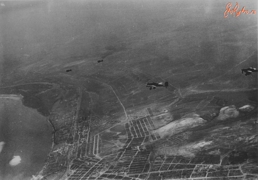 Волгоград - Немецкие бомбардировщики Ю-87 в полёте над Сталинградом.